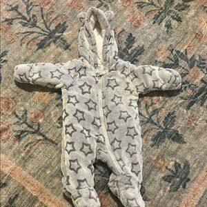 Cozy Star-Print Hooded Baby One-Piece - Gray